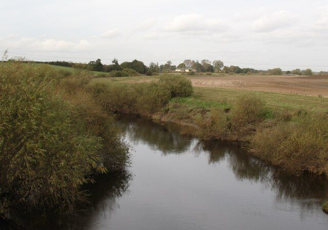 The Swale, north of Brafferton A quiet stretch of the river between Brafferton railway bridge and Thornton Bridge.