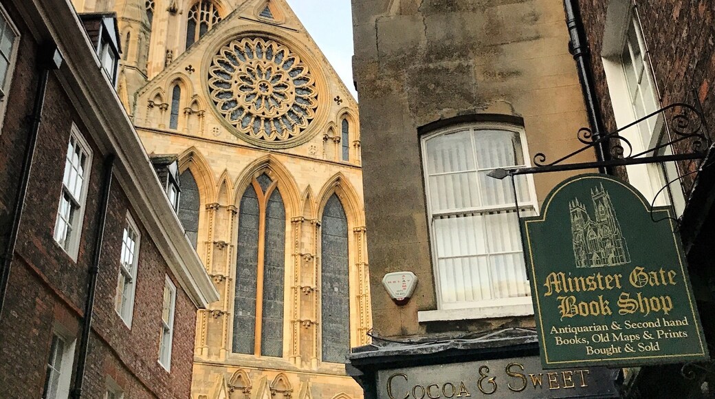 Cobbles Streets Minister View