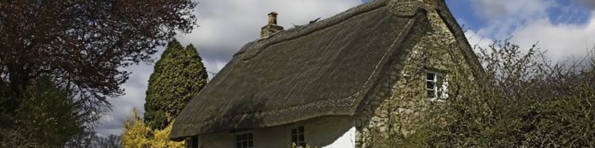 Thatched cottage at Beadlam. Just a few yards from the busy A170, time seems to have stood still.