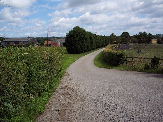 Driveway to Little Edstone Farm The drive is also a bridleway.