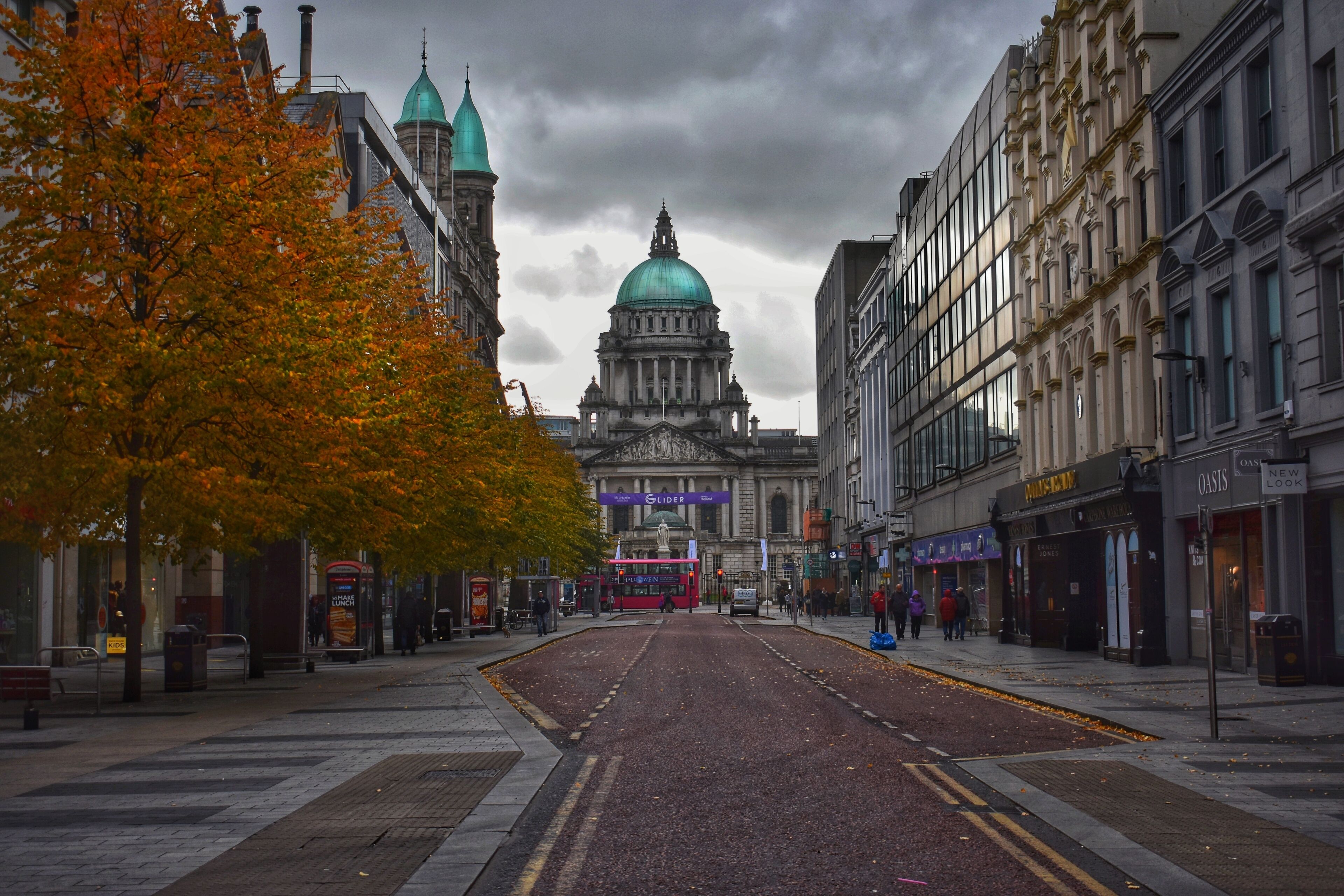 The City Hall of Belfast is housed in a magnificent #building that was constructed in 1906 under the supervision of architect Sir Alfred Brumwell Thomas. 