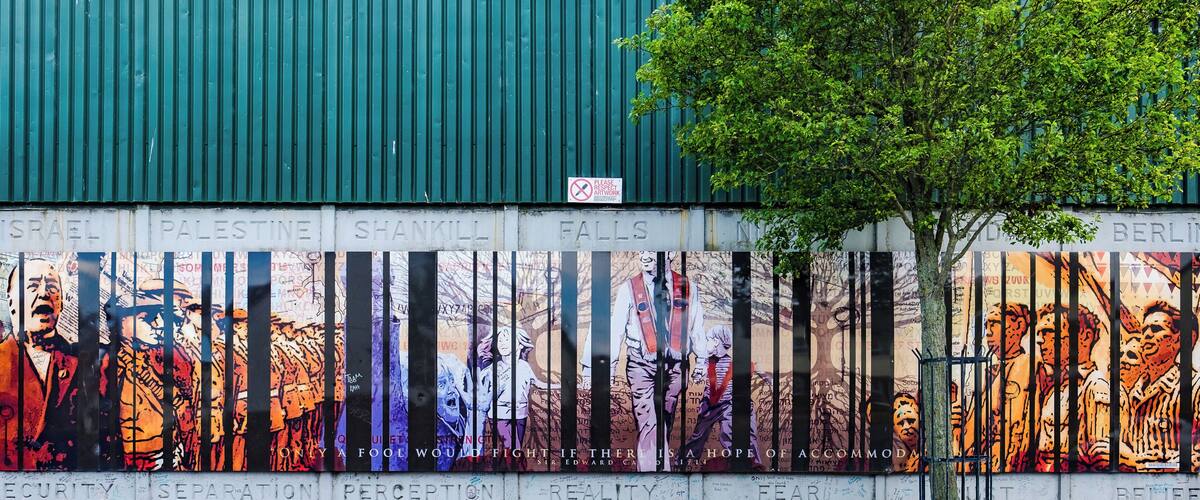 "The troubles" have officially ended in Belfast 20 years ago, but the piece lines, those up to 25 feet high separation barriers, are still very present and worth seeing to remind us of this difficult past !
#culture