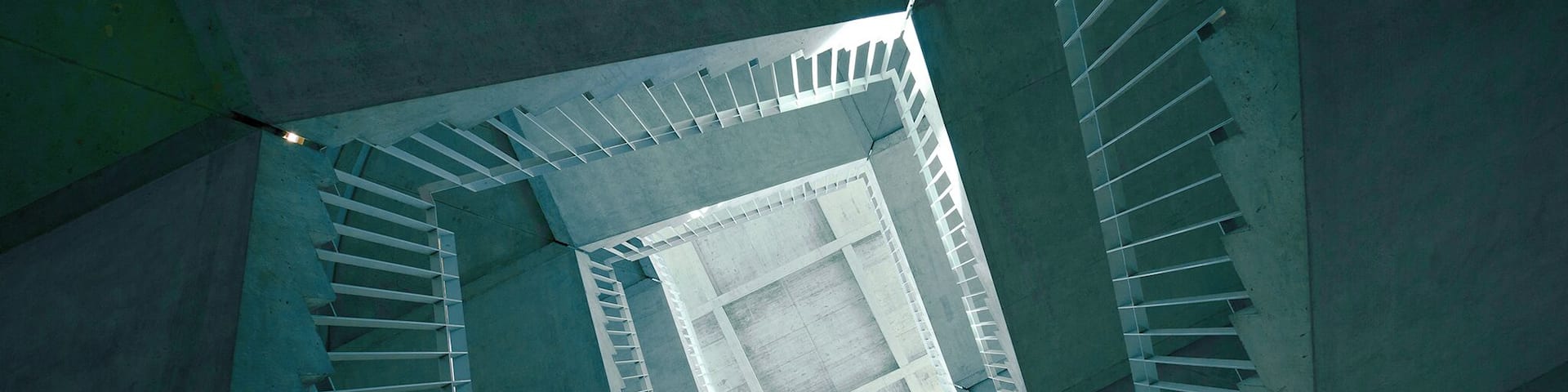 A staircase in the middle of the building, enjoy the spinning effect while looking upward