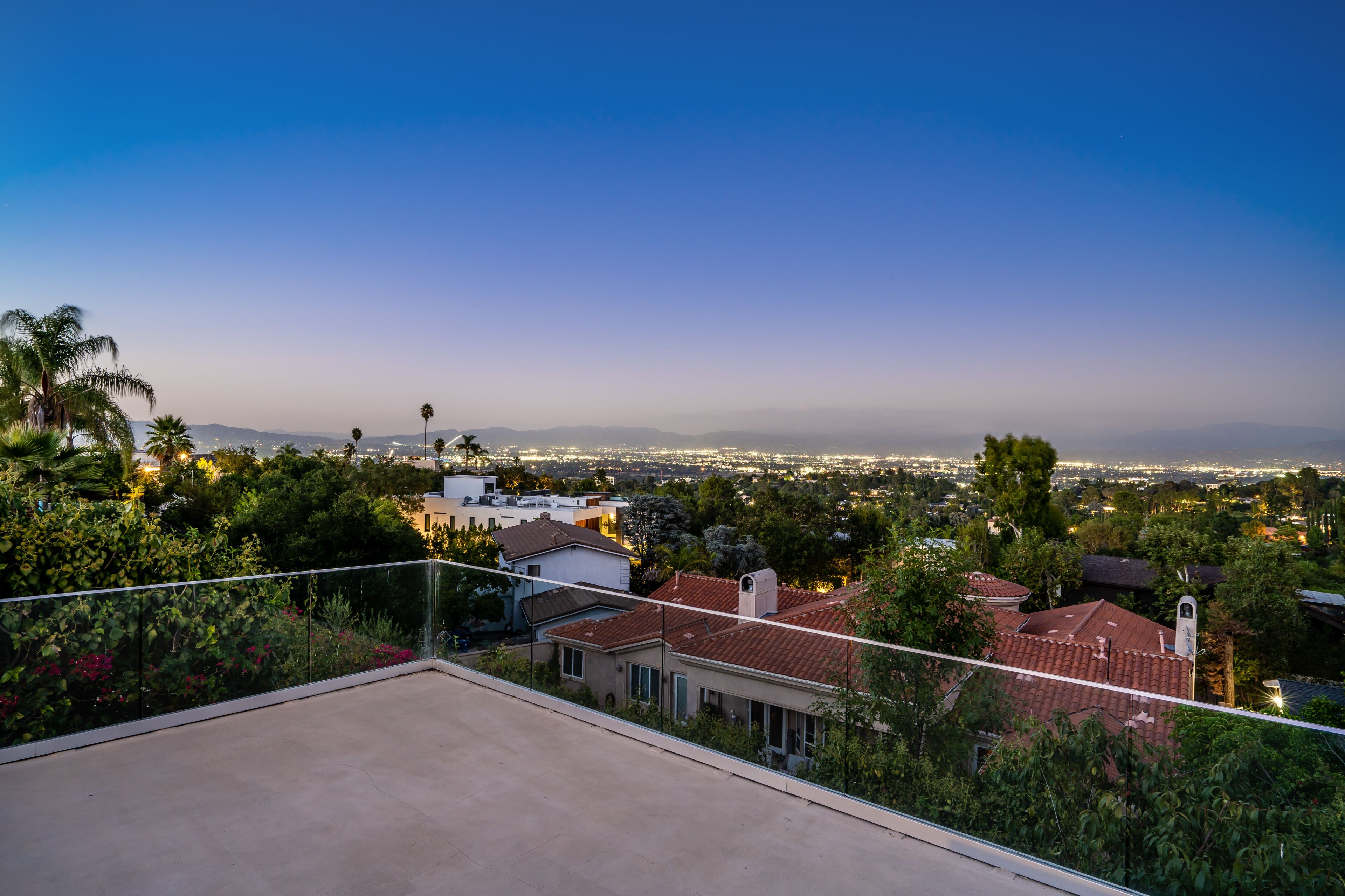 Luxury home with panoramic views in Encino, California