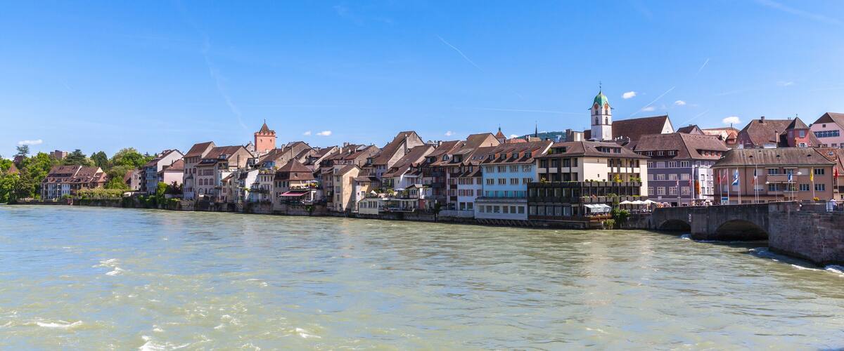 A river with buildings along the banks and a bridge crossing.