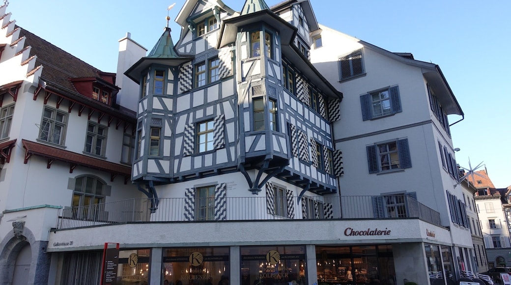 In the old part of St.Gallen ,there are many beautiful old structures called Riegelhaeuser ,sort of Tudor style houses !
This is just one example.#StunningStructures #St.Gallen #Switzerland #Riegelhaus #Klosterhof