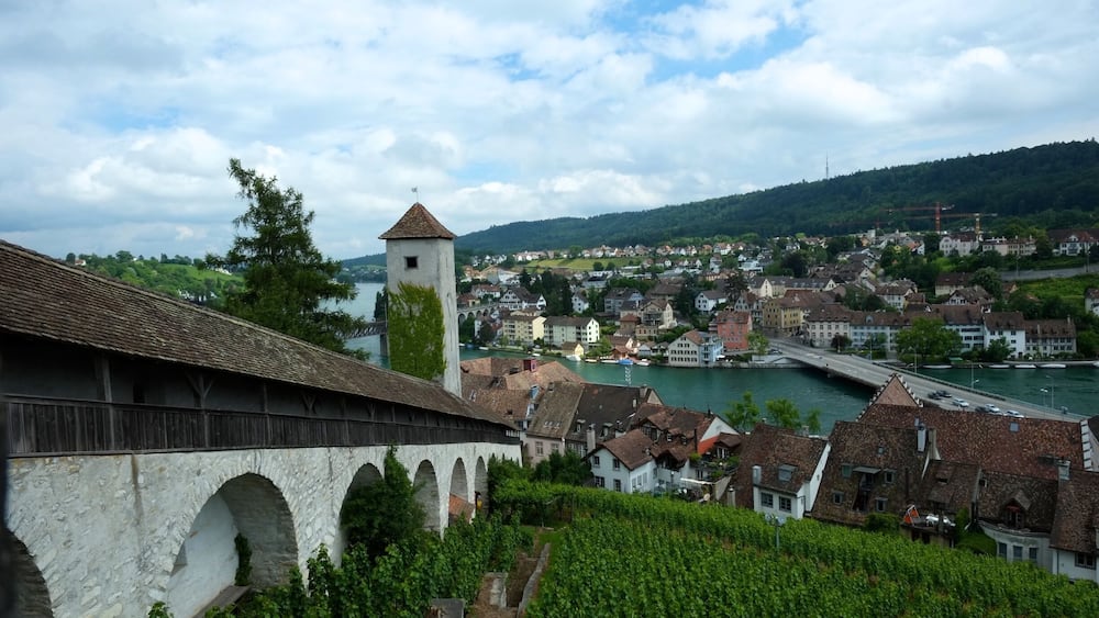 The Munot is a circular 16th century fortification in the center of the Swiss city of Schaffhausen. It is surrounded by vineyards and serves as the city's symbol. The ring-shaped fortress was built in the 16th century.