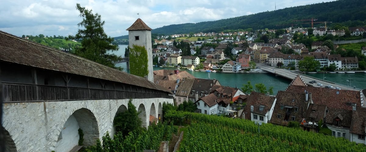 The Munot is a circular 16th century fortification in the center of the Swiss city of Schaffhausen. It is surrounded by vineyards and serves as the city's symbol. The ring-shaped fortress was built in the 16th century.