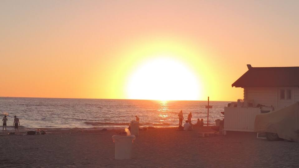 Something about a sunset over the water that gets me every time. Swam in the Tyrrhenian Sea in October. That was a treat! Just take the blue line and switch to the gray to get to the coast when in Rome! #goldenhour