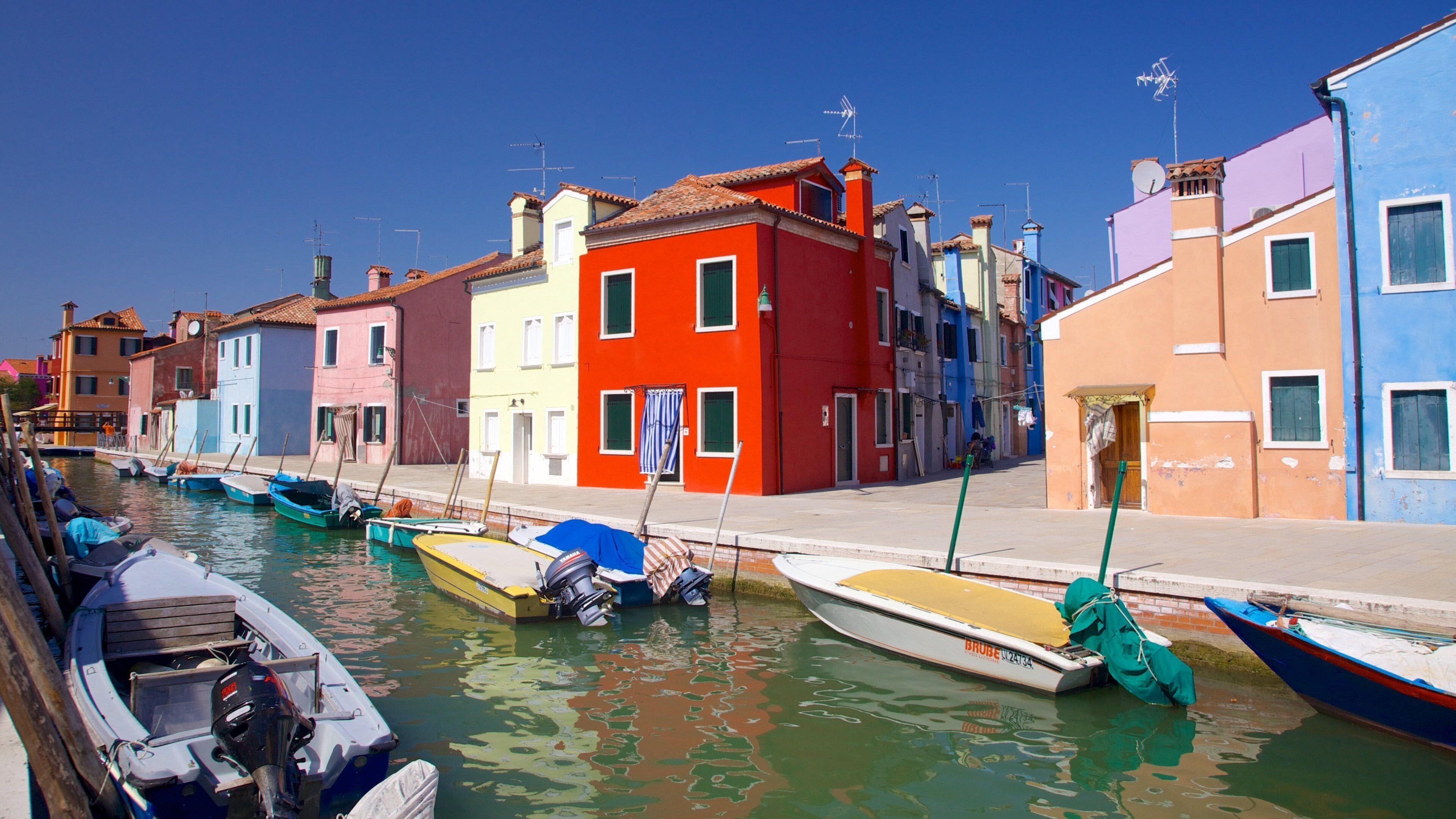 A canal with colorful buildings and boats.