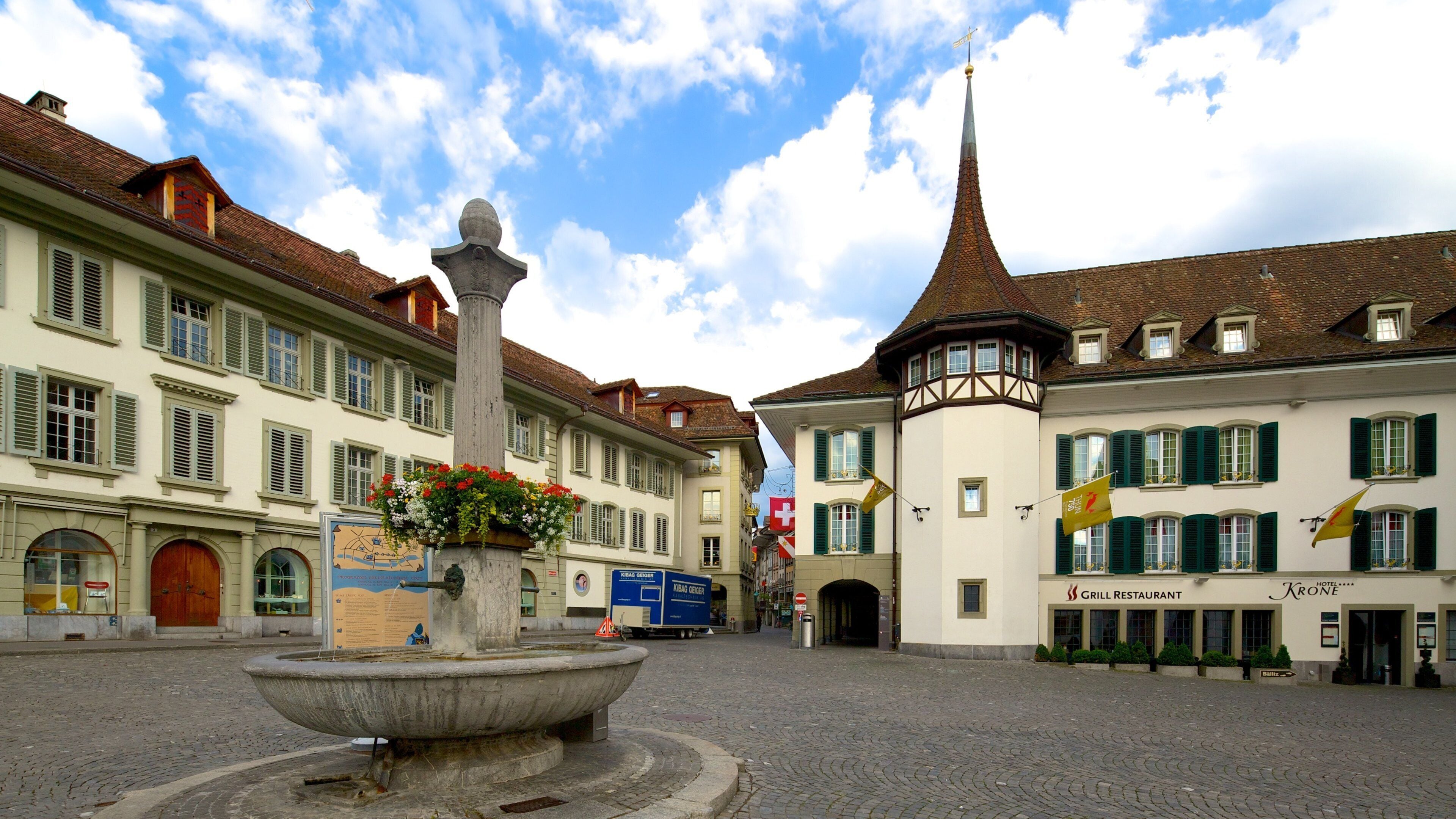 Thun showing a fountain and a square or plaza