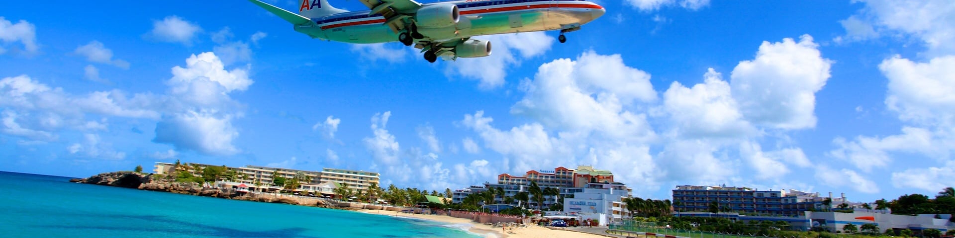 Maho Reef che include località costiera, aereo e spiaggia