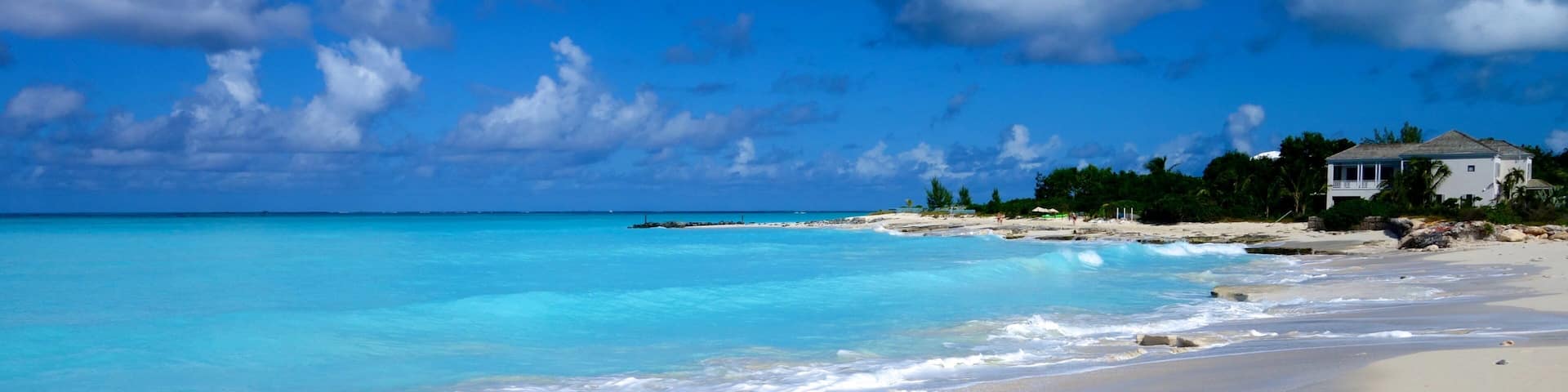 Grace Bay showing a house, tropical scenes and a beach