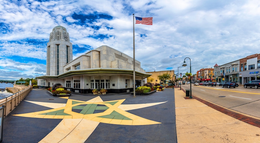 St. Charles Town street view in St. Charles Town of Illinois.