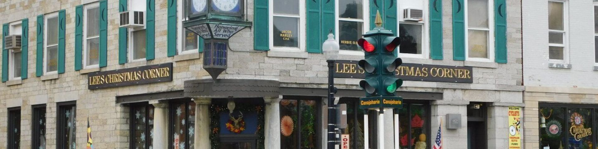 The Canajoharie Dummy Light is one of only 3 dummy lights found in New York State. Few dummy lights exist outside of the state.