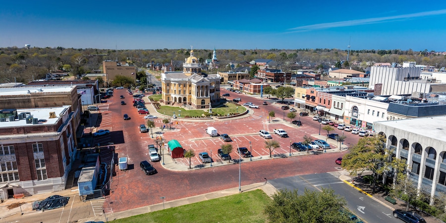 MARCH 6, 2018 - MARSHALL TEXAS - Marshall Texas Courthouse and townsquare, Harrison County Courthouse, Marshall, Texas