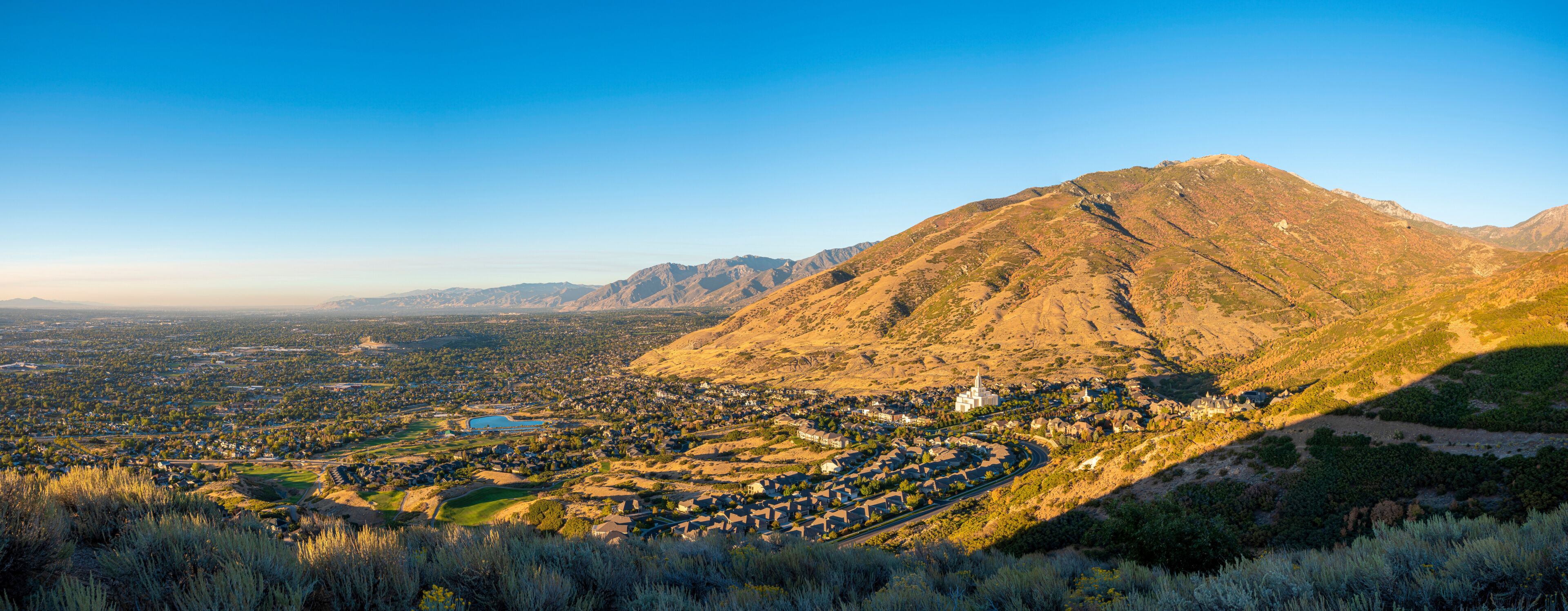 Panoramic view of Draper, Utah against the mountains and beautiful sky at the background