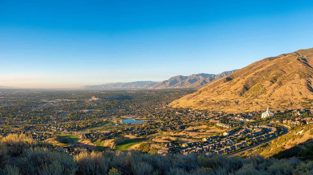 Panoramic view of Draper, Utah against the mountains and beautiful sky at the background