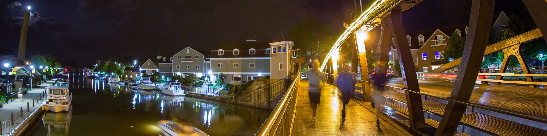 Fairport at Night on the Canal