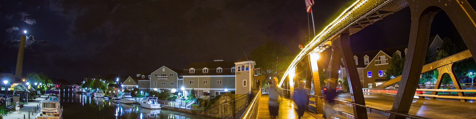 Fairport at Night on the Canal