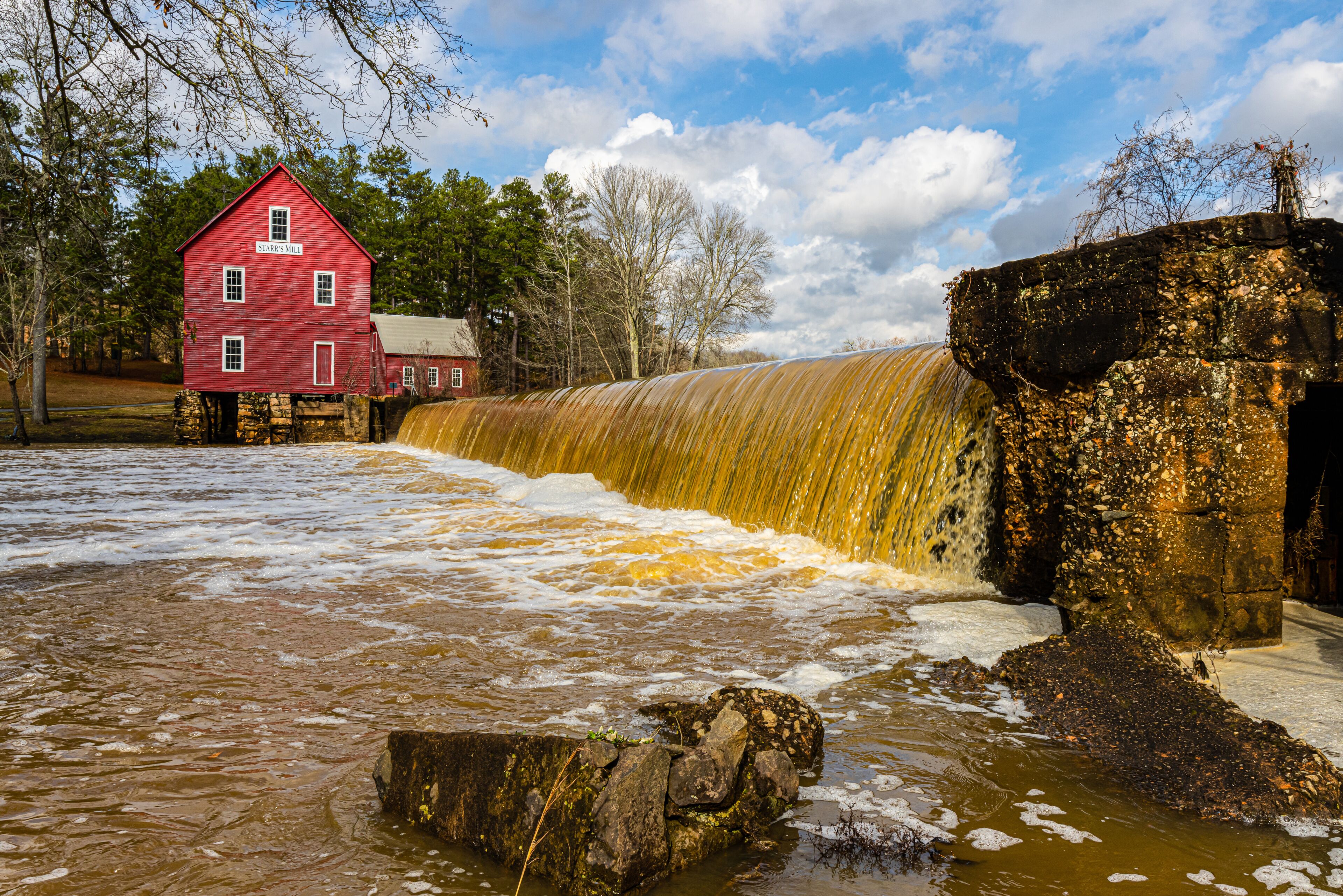 Historic Starr's Mill on Whitewater Creek, Fayetteville, Georgia, USA