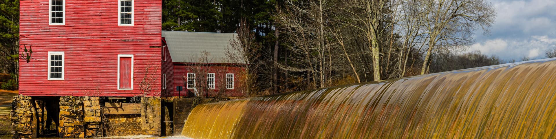 Historic Starr's Mill on Whitewater Creek, Fayetteville, Georgia, USA