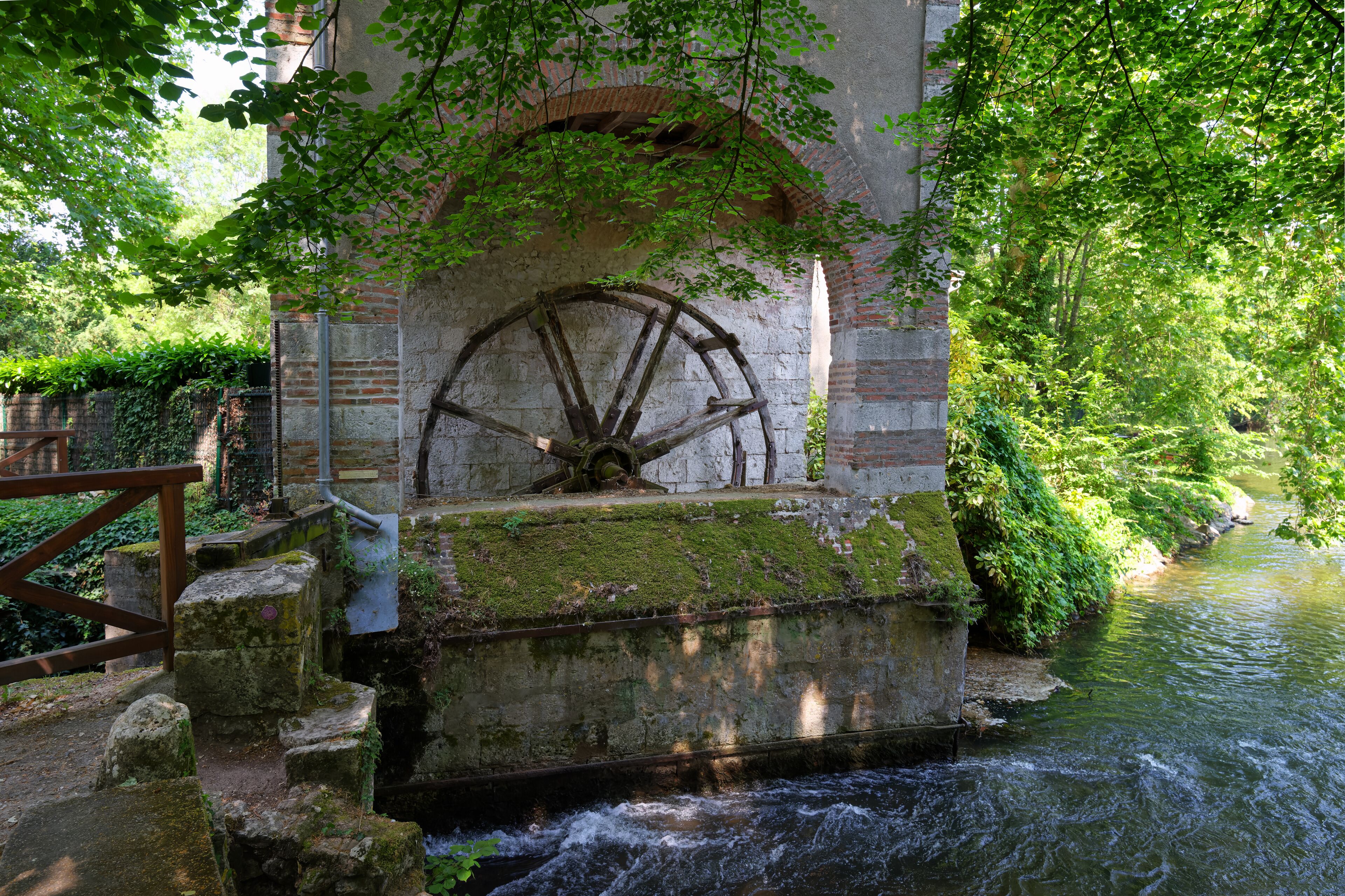 Loiret river in Olivet village