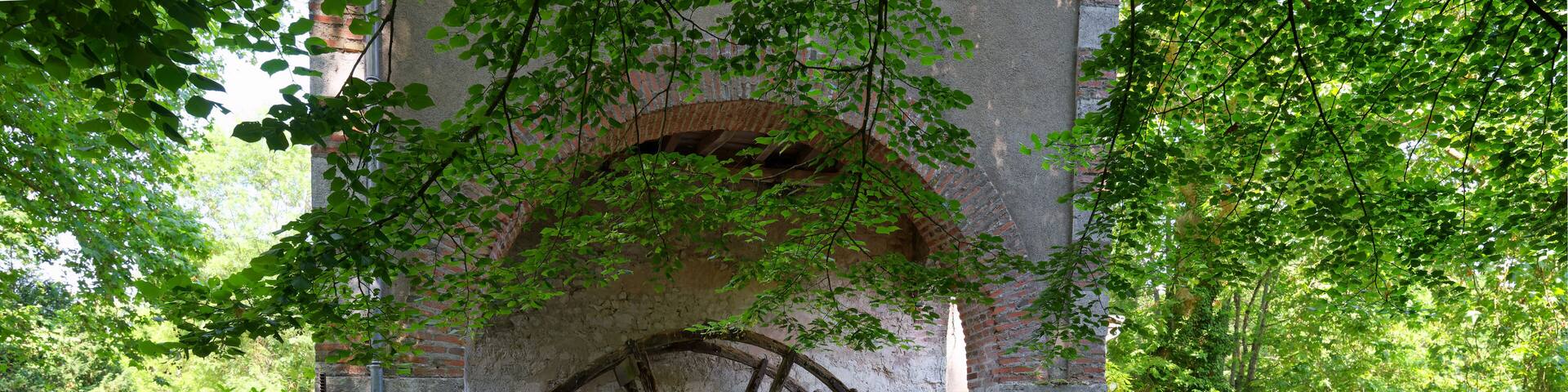 Loiret river in Olivet village