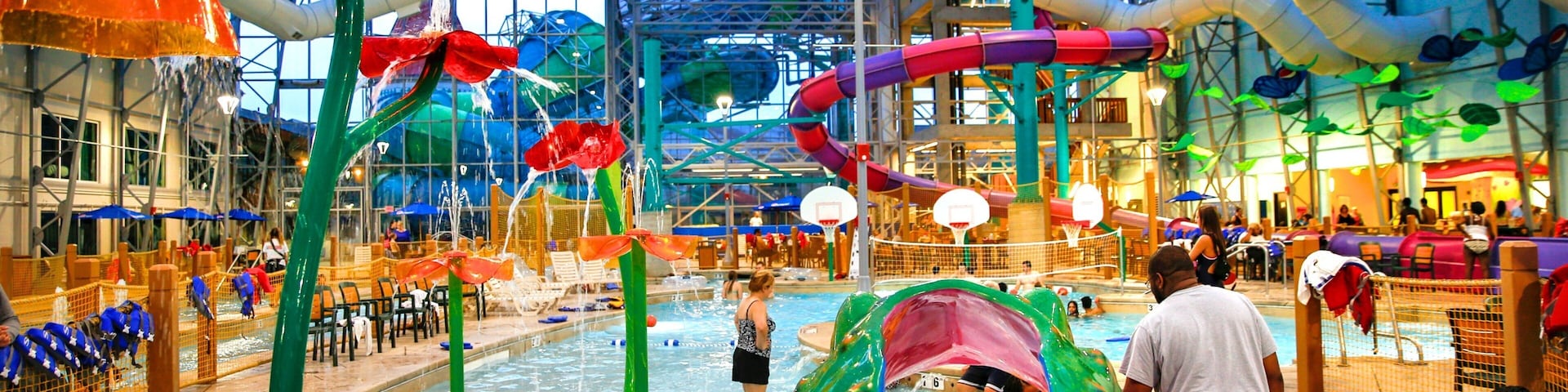 Frankenmuth featuring swimming, a waterpark and interior views