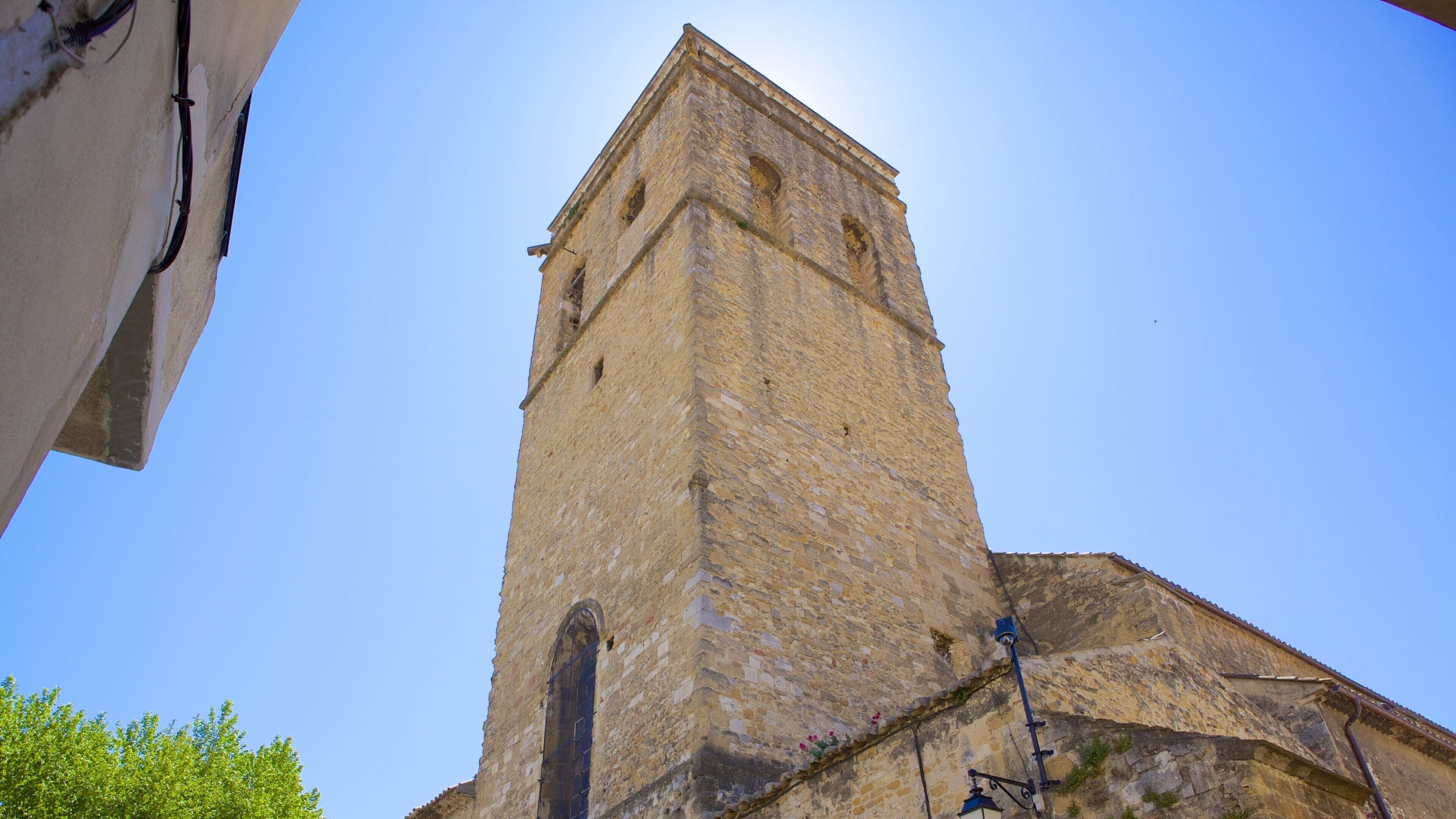 Orange showing heritage elements