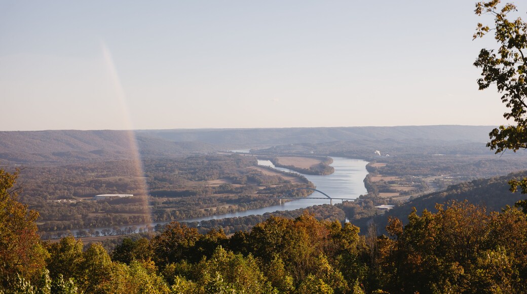 Pat's Summitt, located in Jasper Highlands, overlooks the scenic Tennessee River as it winds through the Cumberland Plateau.
