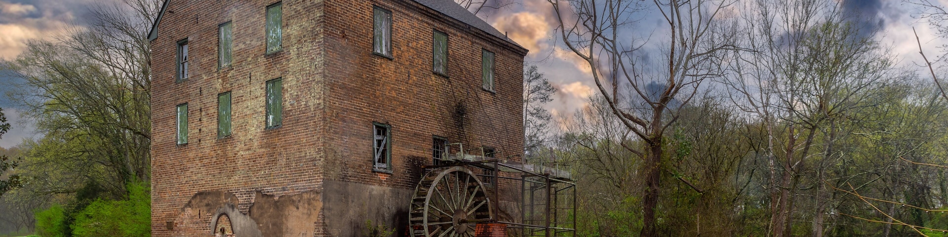 The Old Brick Mill in Lindale, Georgia, USA, is a rare surviving brick antebellum grist mill that was built around the 1830s. Its also known as Jones Mill, Hoss Mill, Silver Creek Mill, and Folly Mill