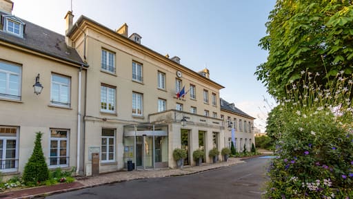 Vue extérieure de l'hôtel de ville de Palaiseau, France. Palaiseau est une commune du département de l'Essonne, en région Île-de-France, au sud-ouest de Paris