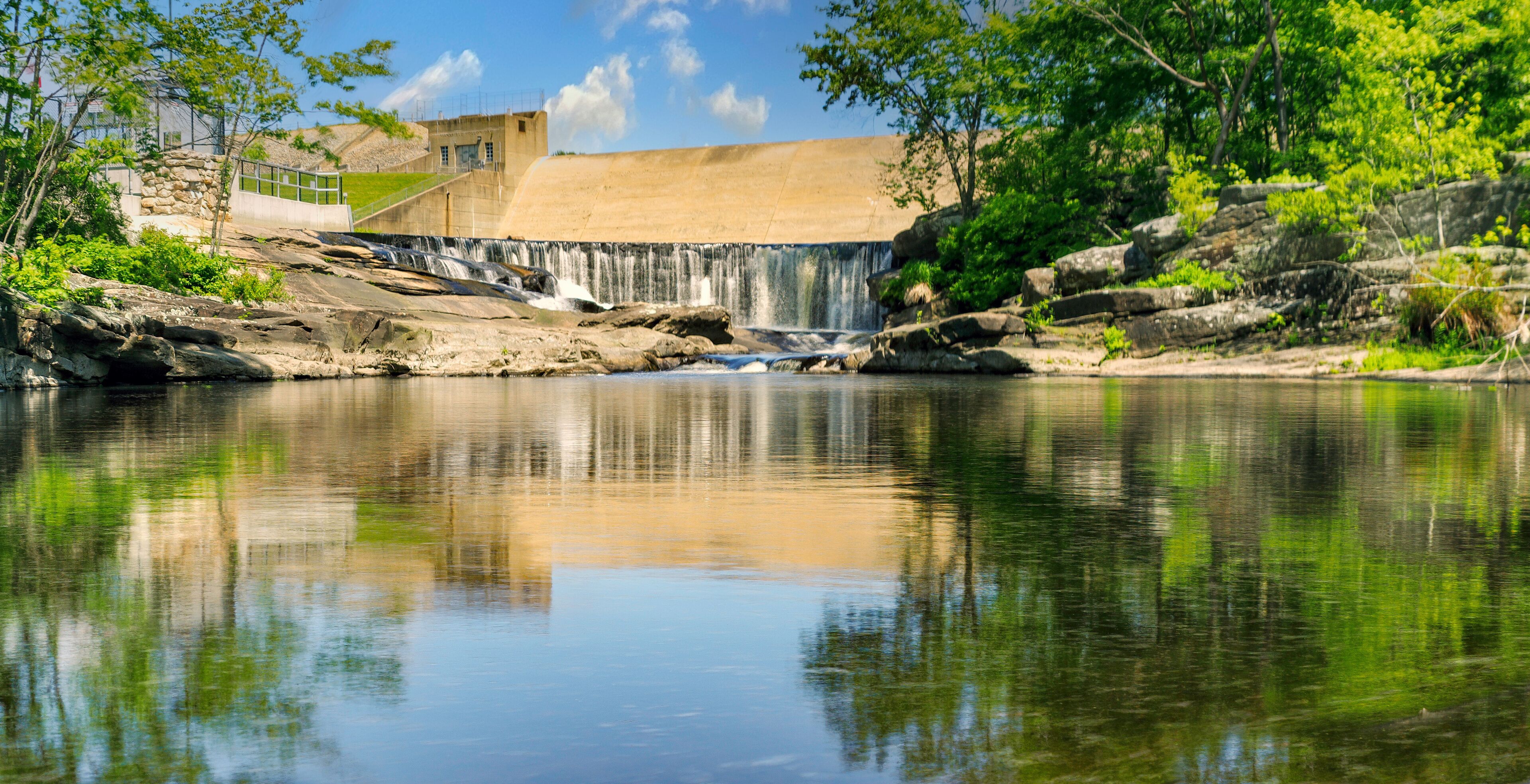 Mansfield Hillow Dam