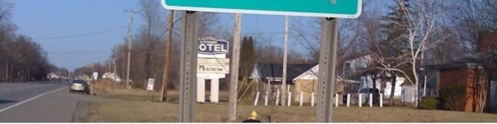 Community was originally founded by an eccentric investor who had plans to make his new community a major economic center in northeast Ohio. Center of the World fell into decline both in terms of population and industry.