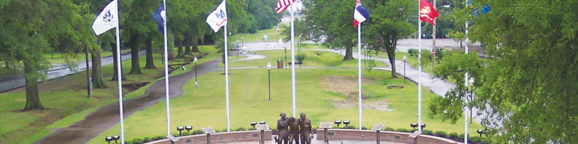 Tunica showing a park, a statue or sculpture and a memorial