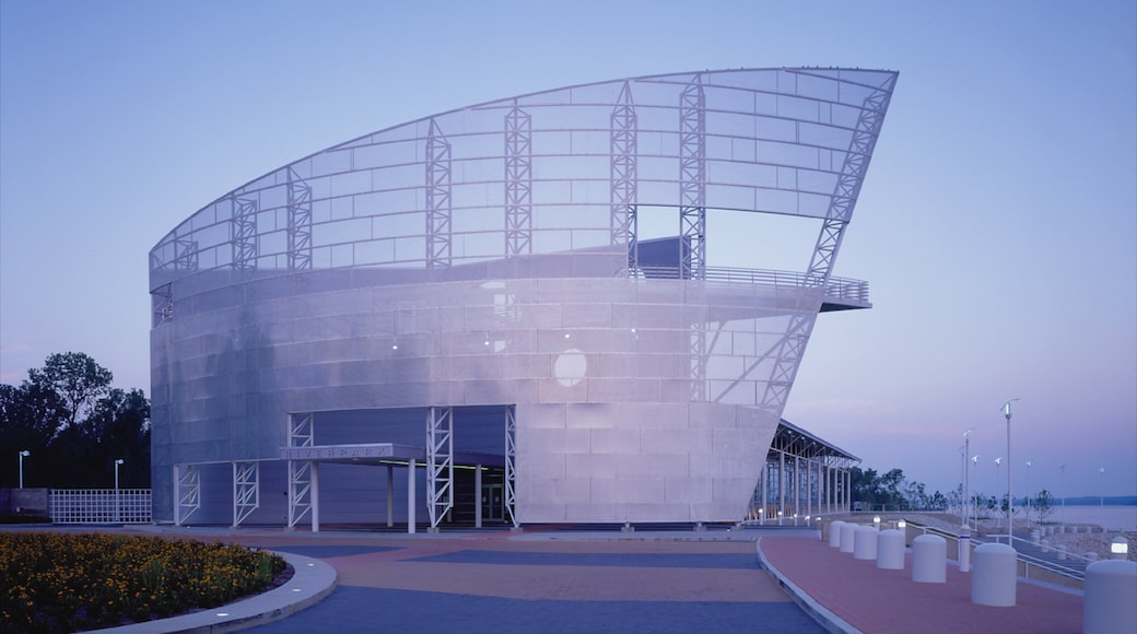 Tunica featuring central business district and modern architecture