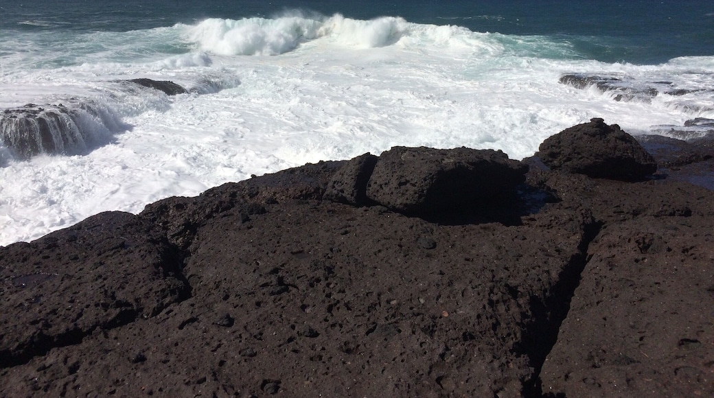 Great ocean views with the waves crashing onto the rocks
