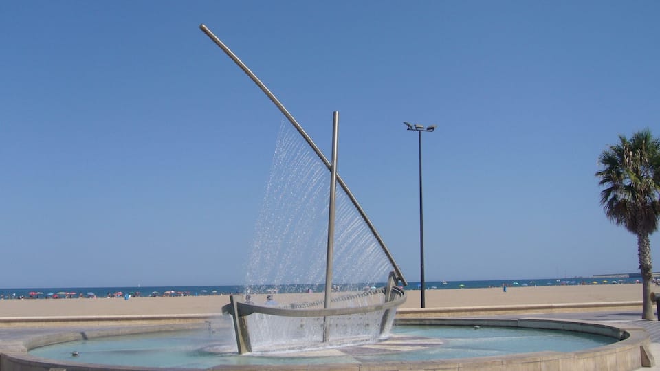 Water fountain in Paseo Marítimo (Passeig Marítim) in Valencia