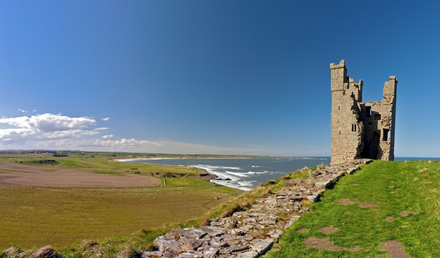 Dunstanburgh Castle Wikidata has entry Q515105 with data related to this item.