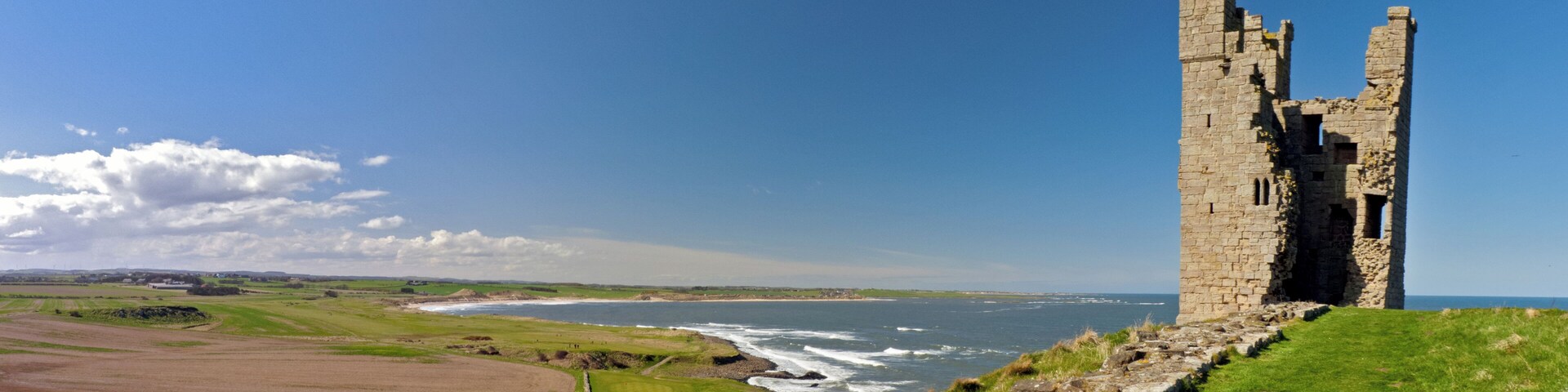 Dunstanburgh Castle Wikidata has entry Q515105 with data related to this item.
