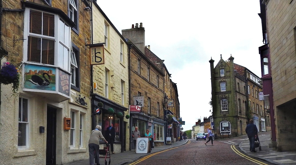 A street scene in Alnwick, England, near the Alnwick Castle. Shot taken along Narrowgate with Fenkle Street forking off to the right. (June 2017)