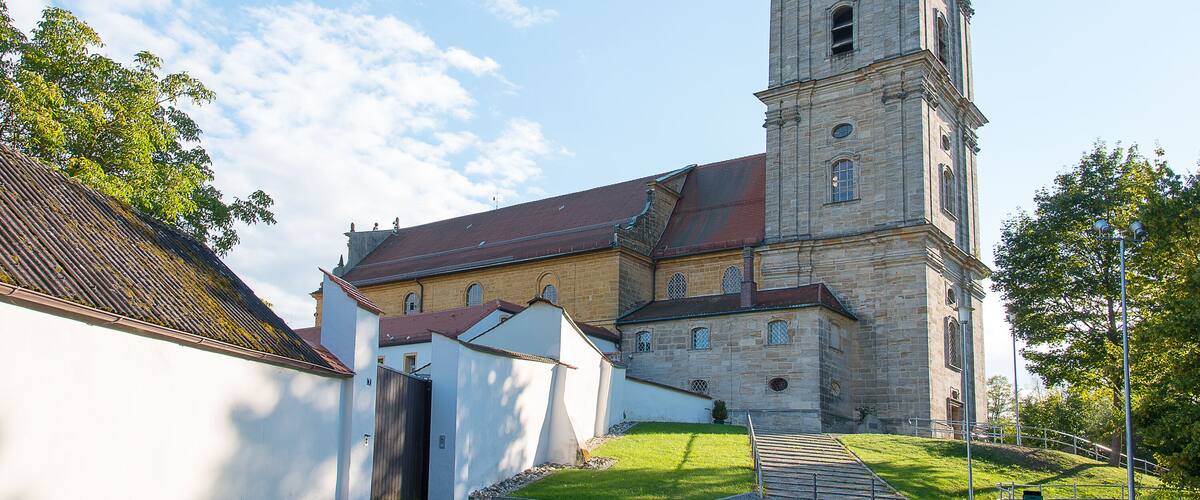 This is a photograph of an architectural monument. It is on the list of cultural monuments of Bayern, no. D-3-61-000-213