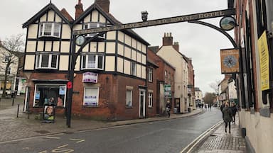 Bargain hunting in the second hand and Antique shops of Ashbourne followed by a lovely meal at the Deli.