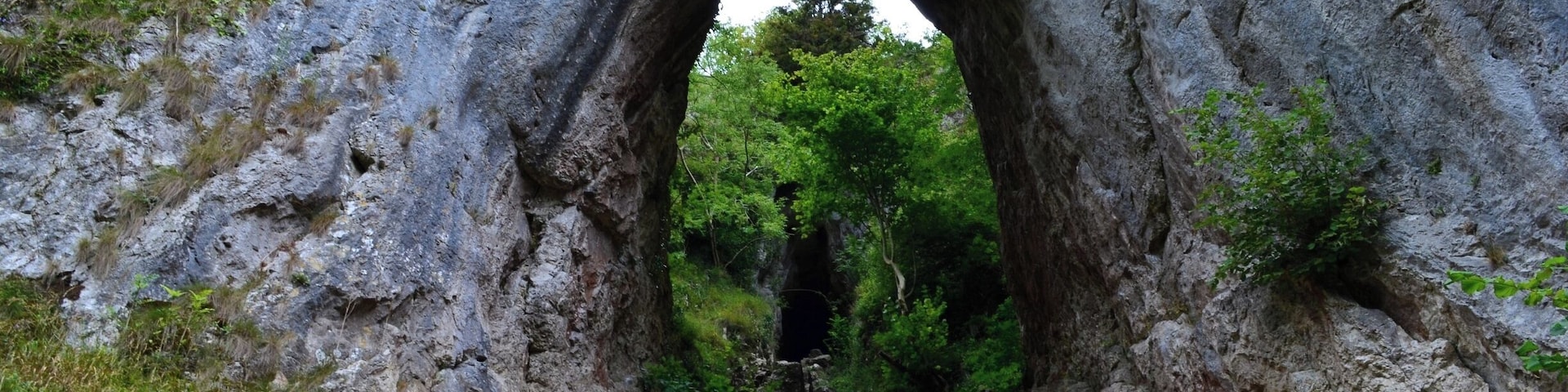 Taken at Reynards Cave in Dovedale, Derbyshire at The Peak District, UK.
#NationalPark #PeakDistrict #DoveDale #RiverDove #Thorpe #ThorpeCloud #DoveValley #Valley #Gorge #Hills #Cliffs #Milldale #IlamRock #TissingtonSpires #ReynardsCave #DoveHoles #LoversLeap #Cave #River #Woodland #Outdoors #Walking #Hiking