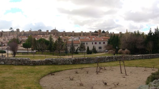 Ávila a lo lejos