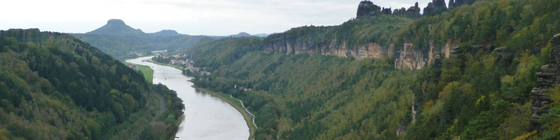 Blick von der Kleinen Bastei bei Schmilka nach Nordwesten auf die Elbe
