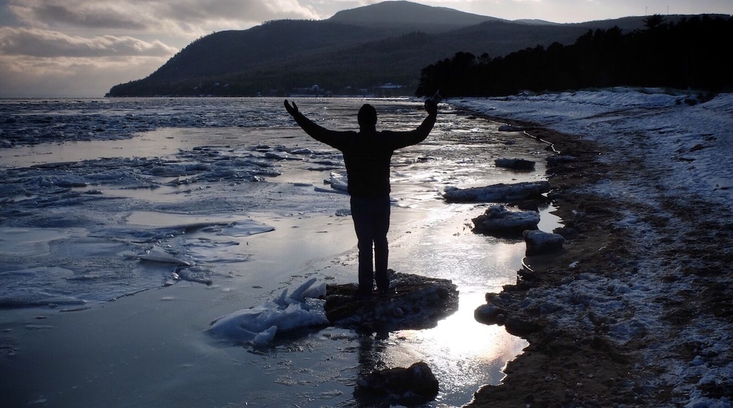 This small city is the heart of the Charlevoix region, and in a deep and uncharacteristic valley between two mountains and the Saint Lawrence. The dramatic bay was created by a massive meteor strike millions of years ago, and some say that this galactic quality is what gives the city such a special feel. It has a beautiful shoreline (even in winter), lots of quaint restaurants and cafes, plus the reported highest concentration of art galleries in the country.