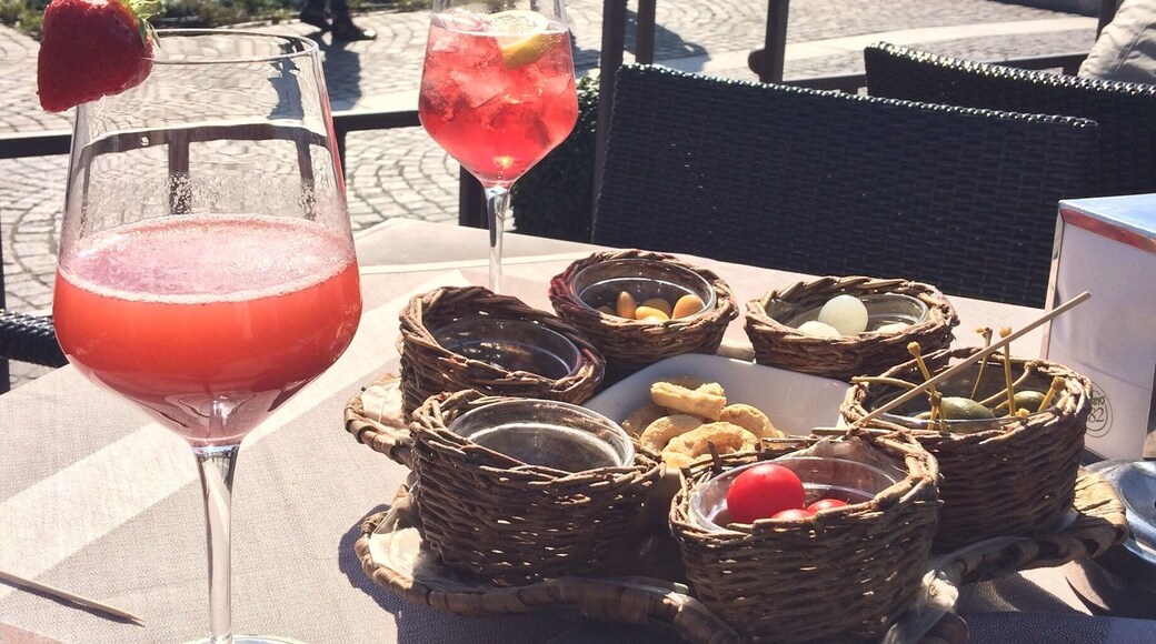Beautiful little restaurant at the banks of Lake Garda at Bardoloni. Serve amazing cocktails with accompanying snacks. Weather still sunny and warm. #EndlessSummer