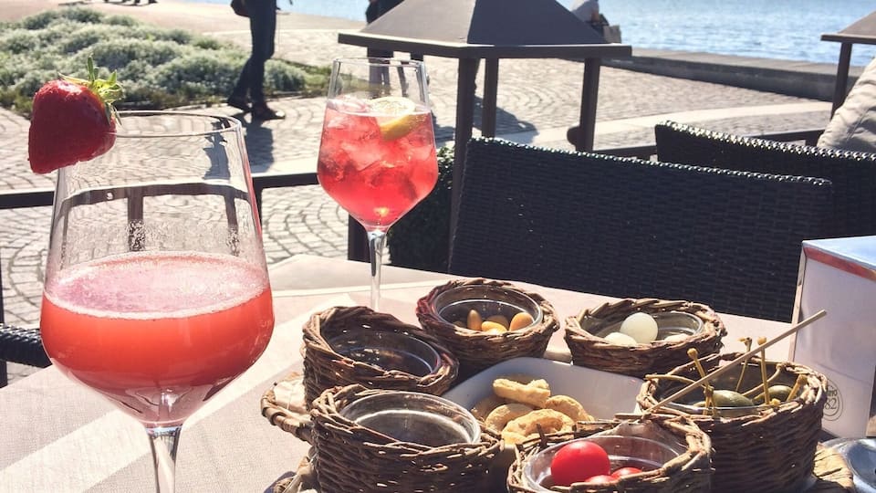 Beautiful little restaurant at the banks of Lake Garda at Bardoloni. Serve amazing cocktails with accompanying snacks. Weather still sunny and warm. #EndlessSummer